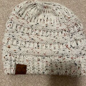 CC PONYTAIL Beanie